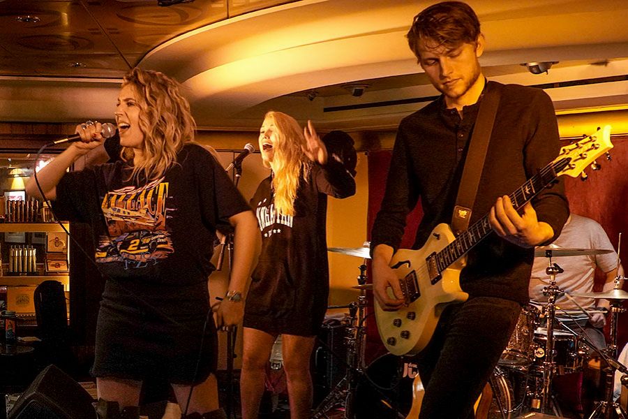 Magnum's in Bar City