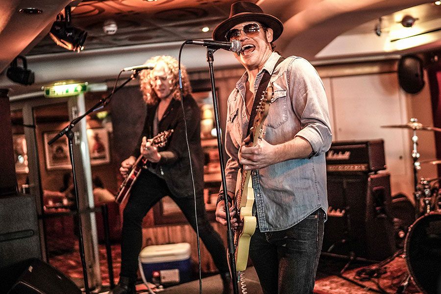 Magnum's in Bar City