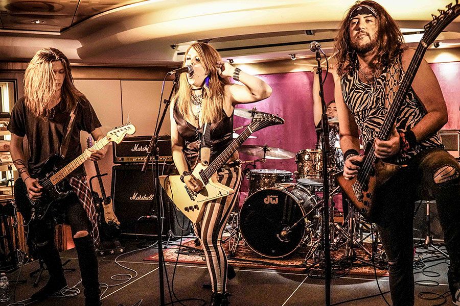 Magnum's in Bar City