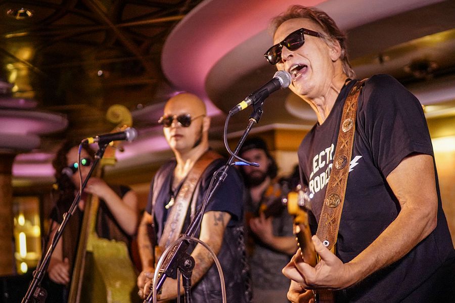 Magnum's in Bar City