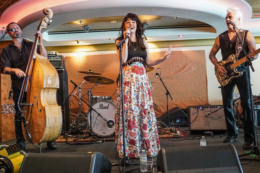 Magnum's in Bar City