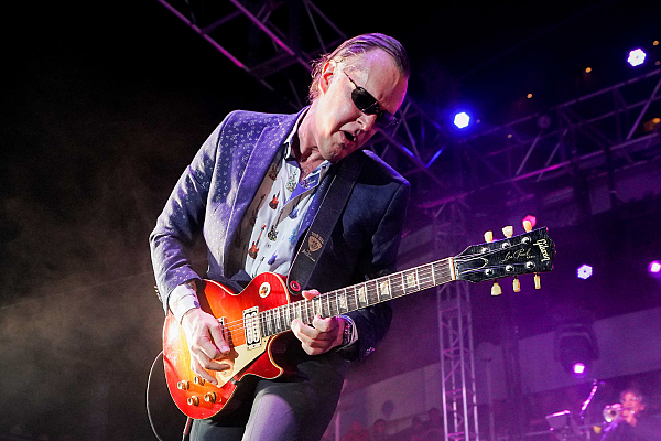 2 Exclusive Joe Bonamassa Performances