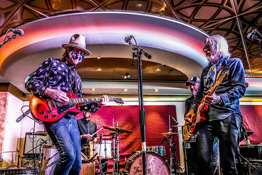 Magnum's Stage in Bar City