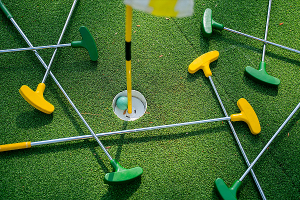 Mini Golfing - Trick Shots