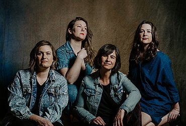 Della Mae